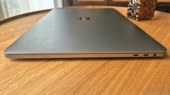 MacBook Pro 16” i7 / 16GB / 500GB SSD – výborný stav - 7