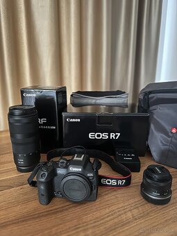 Canon EOS R7 - 7
