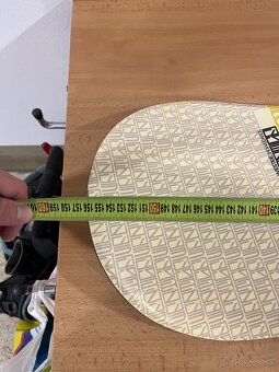 Snowboard s viazaním a topánkami - 7