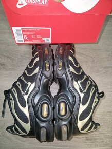 Nike AIR MAX PLUS Tn black/ gold vel.38,5 - 7