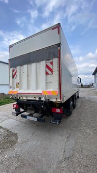 Nakladne auto hydraulické čelo IVECO - 7
