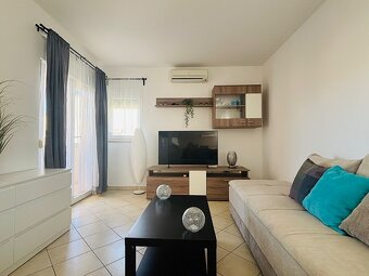 2-izb.zariadený apartmán 54m2 s výhľadom, Novalja/Chorvátsko - 7