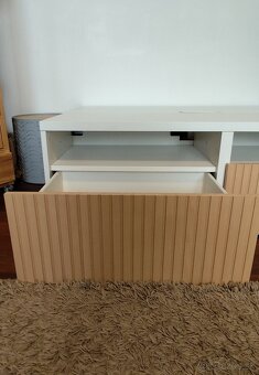 Skrinka pod televízor - 7