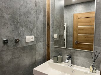 TOP LOKALITA-NA PRENÁJOM MODERNÝ, ZARIADENÝ 2IZB.BYT, KE I - 7