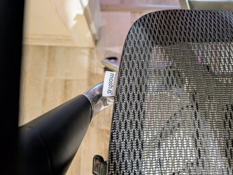 Predám luxusnú kancelársku stoličku Mosh Airflow 801 - 7