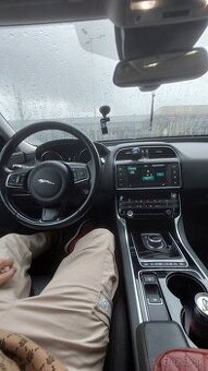 Jaguar Xe 2016 - 7