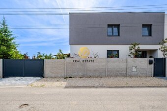 Na PREDAJ 6i novostavba 225m2 s bazénom a mediteránskou záhr - 7