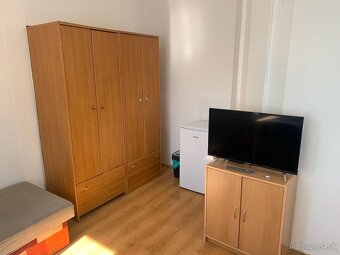 Na prenájom 5 izbový rodinnný dom pre firmy - Voľný ihned - 7