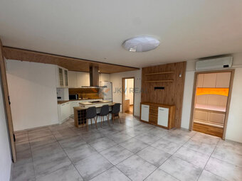 Prenájom: Priestranný 3-izbový Byt s Klimatizáciou vo Výborn - 7