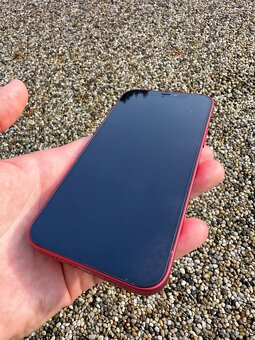 iPhone 12 - baterie 100% - 7