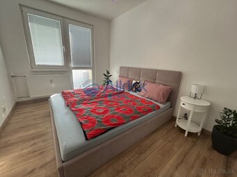 Moderne zrekonštruovaný 3-izbový byt s lodžiou v Šali-Veči - 7