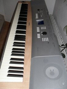 Digitální piano Yamaha Portable Grand DGX 620 - 7
