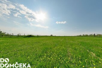 DO DOMČEKA | Atraktívny pozemok s pekným výhľadom v obci Top - 7