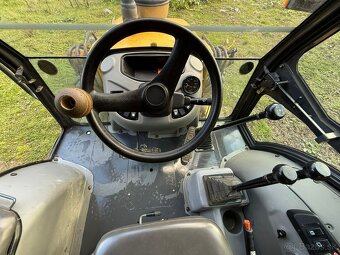 Bager , New Holland B80B - 7