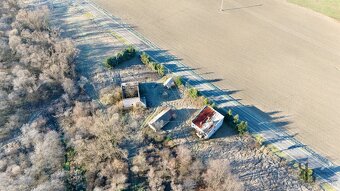 NA PRENÁJOM POZEMOK SO STARŠÍMI STAVBAMI - 7