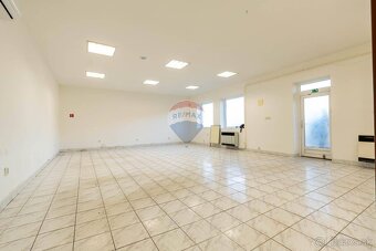 Na predaj viacúčelová podnikateľská budova v centre obce Riš - 7