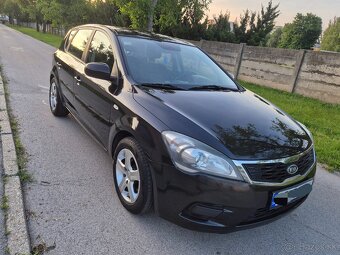 Predám Kia Ceed Faclieft 1.4 77kw Benzin r.v.2012 - 7