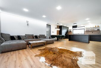 Priestranná novostavba s dvojgarážou v obci Nová Polhora - 7