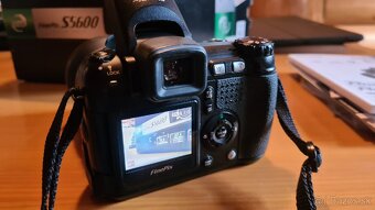 Predám fotoaparát fujifilm finepix s5600 - 7