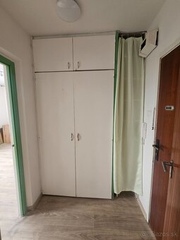 1 izbový byt na sídlisku Ľadoveň. - 7