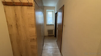 NA PREDAJ: 2i byt s balkónom v pôvodnom stave Valaská ul.TDH - 7