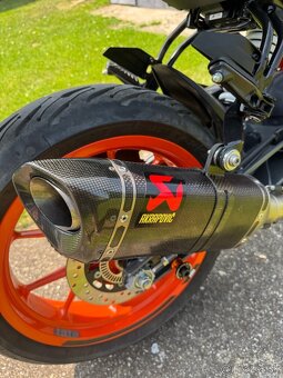 KTM Duke 125 2023 TOP stav + 900€ DOPLNKY - 7
