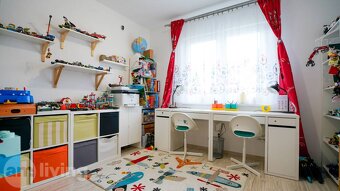 TOP - Na predaj 4 izbový RODINNÝ DOM v obci Košeca - 471m² - 7