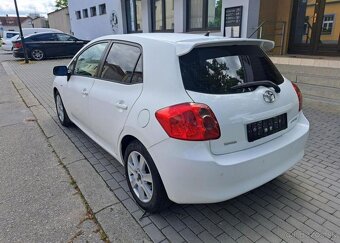 Toyota Auris 1,4 D4-D nafta manuál 66 kw - 7