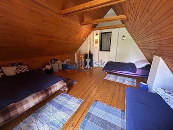 Murovaná podpivničená chata s okrasnou záhradou v osobnom vl - 7