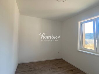 PREDAJ exkluzívny dom s 2-garážou pri golf. ihrisku,  NITRA- - 7