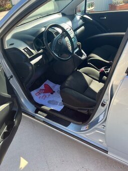Predám Toyota Corola Verso 2.2D Pekná 258000km Top - 7