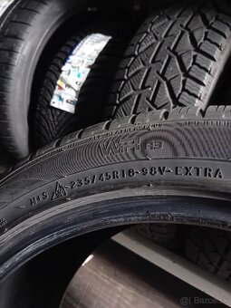 Zánovné zimné pneumatiky Nokian 235/45R18 - 7