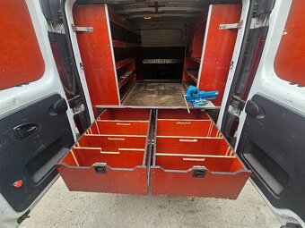 RENAULT TRAFIC  97.700 km - 7