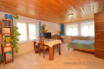 EXKLUZÍVNE - Predaj priestranného RD v starej časti Rajky - 7