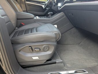Volkswagen Touareg 3.0TDi R-line 4Motion TipTronic - 7