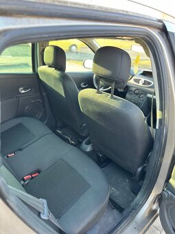 Renault clio 1.2 - 7