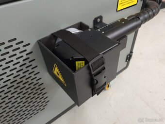 Čistiaci pulzný laser 300W, pulzná energia 5mJ - 7