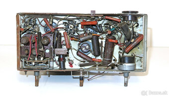 Elektrónkové bakelitové rádio Tesla Talisman 305U - 7