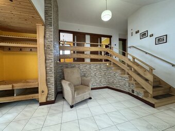 EXKLUZÍVNE Rodinný dom s 2 bytovými jednotkami v obci Krá - 7