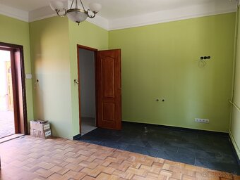 Na predaj 7-izbový 5-bytový dom - 7