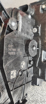 zámok ľavých predných dverí na BMW - 7