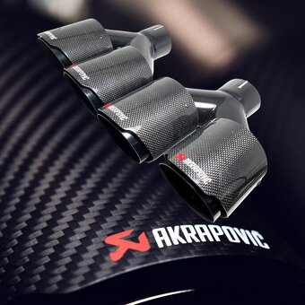 Nerezová  koncovka výfuku Carbon dizajn  s logom Akrapovič - 7