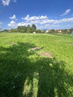 Exkluzívne na predaj stavebný pozemok v meste Beladice,... - 7