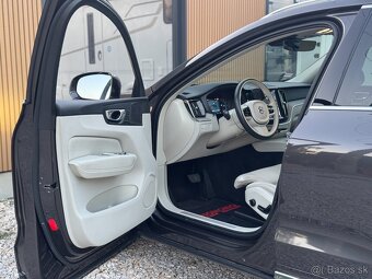 Volvo XC60 B4 mHEV Inscription AWD, Plna vybava - 7