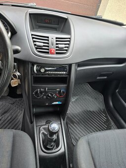 Predám Peugeot 207 1.4 benzín - 7