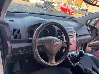 Toyota carolla verso - 7