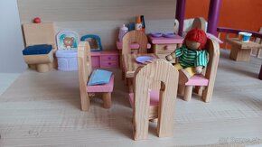 Drevený domček pre bábiky s nábytkom - 7