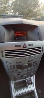 Opel Astra 2011 benzín - 7