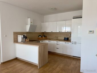 Senec Gardens – 3i byt s terasou a výhľadom na jazero - 7