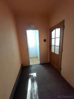 Na predaj 3 izbový byt s komorou 74 m2 v centre mesta Senica - 7